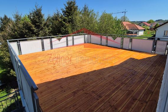 3 Zimmerwohnung mit riesiger Dachterrasse und einem Ausblick über Westhausen