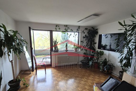 Helle 2 Zimmerwohnung mit großem Balkon und schönem Ausblick