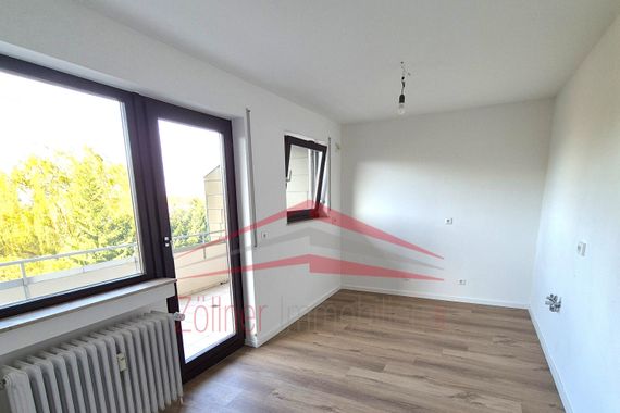 Neu renovierte, helle 3-Zimmer-Wohnung mit zwei Balkonen und herrlichem Ausblick in Aalen-Grauleshof