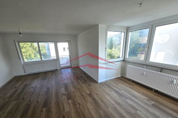 Erstbezug nach Sanierung in Wunderschöne 3 Zimmerwohnung mit Blick ins Grüne