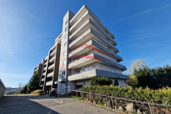 Neu renovierte, helle 3-Zimmer-Wohnung mit zwei Balkonen und herrlichem Ausblick in Aalen-Grauleshof