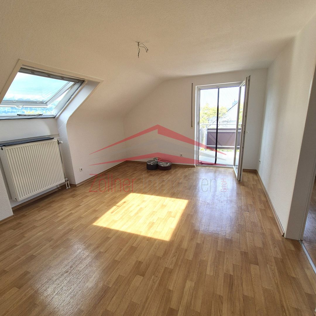 Schöne, Moderne 3-Zimmer-Dachgeschosswohnung in zentraler Lage