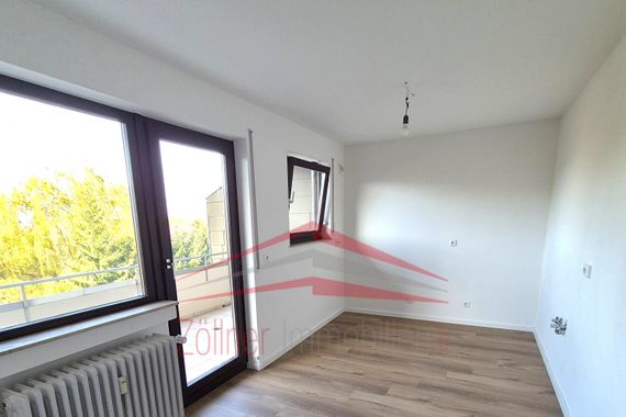 Neu renovierte, helle 3-Zimmer-Wohnung mit zwei Balkonen und herrlichem Ausblick in Aalen-Grauleshof